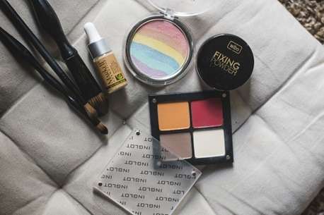 Why You Should Avoid Using Expired Makeup Products? - The Glamorous Woman