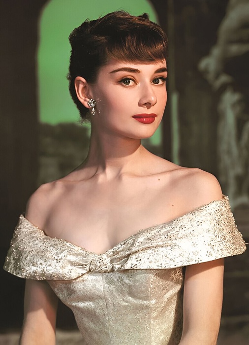 What Separates a Lasting Female Icon From a Passing Trend?
