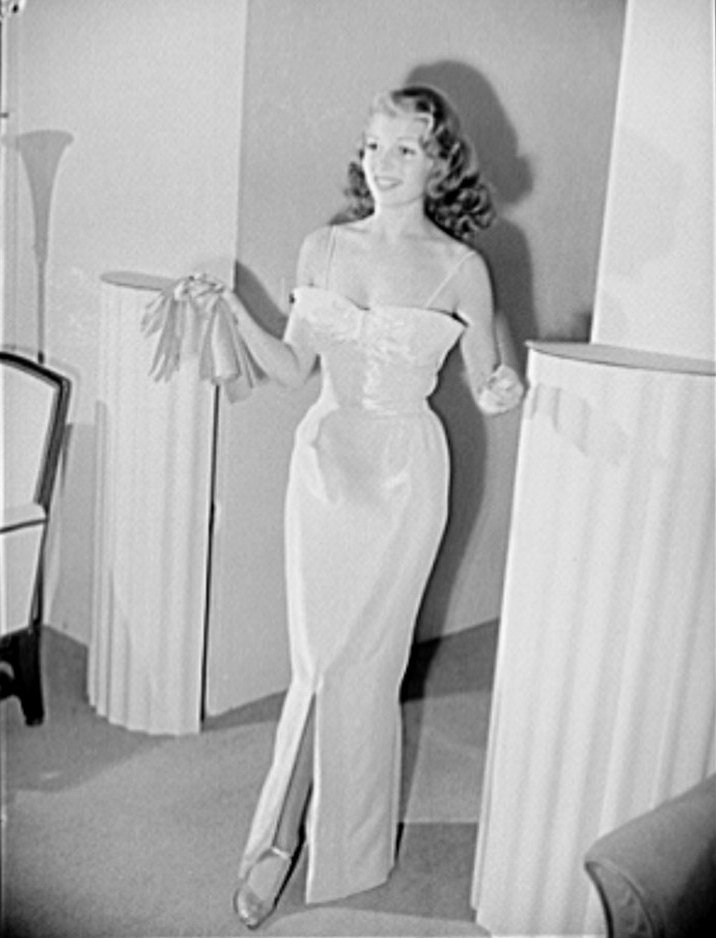 Rita_Hayworth_fsa_8b01035