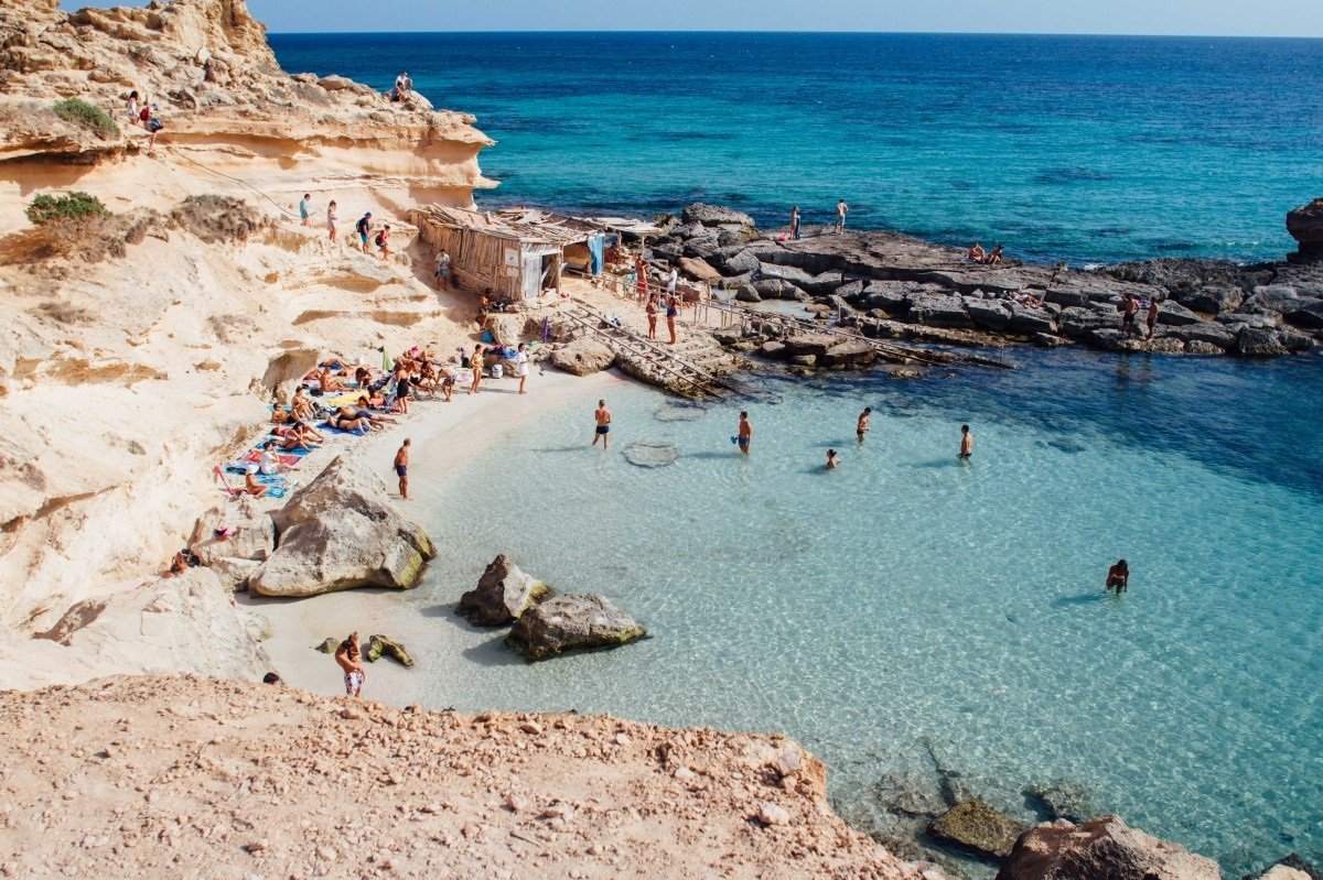 group-of-people-on-beach-shore