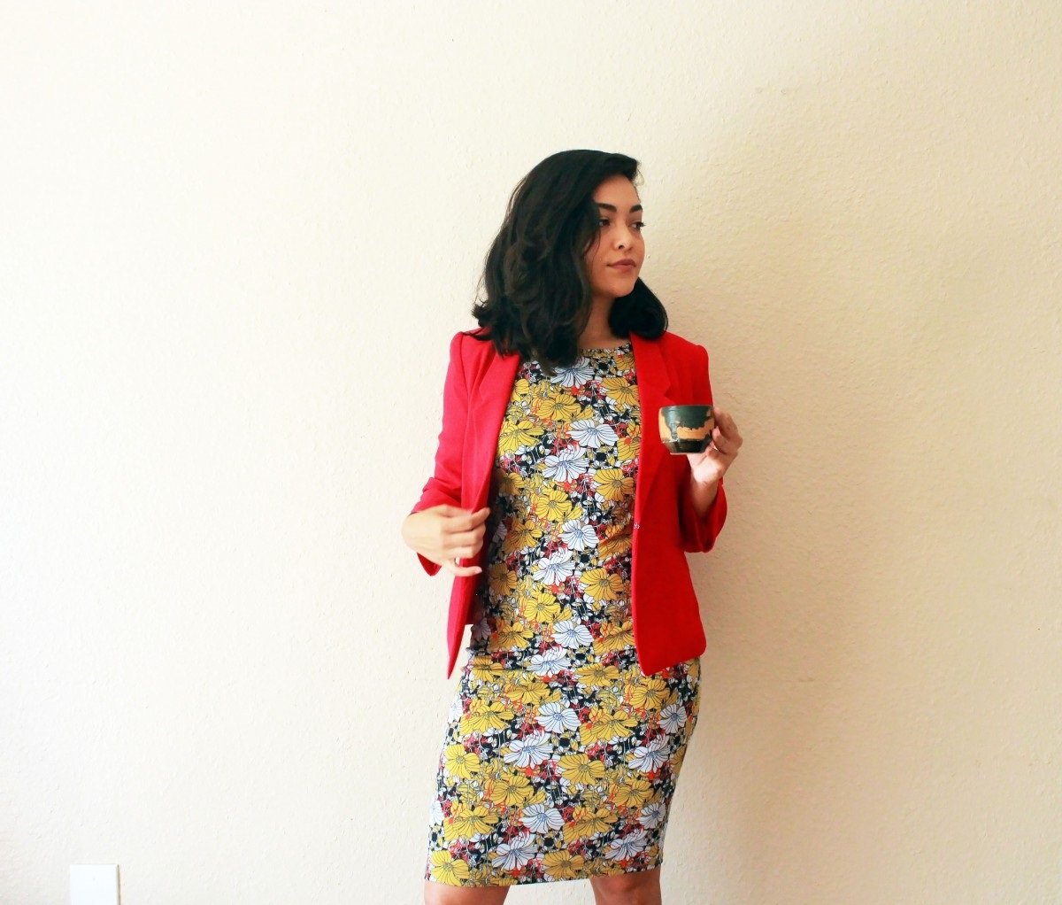 business_woman_girl_professional_career_dressy_coffee_thinking-1172907