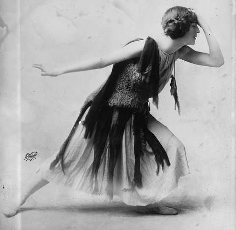 Learn the Interesting History of Flappers - The Glamorous Woman