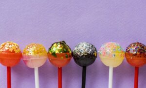 Serve DIY glitter lollipops