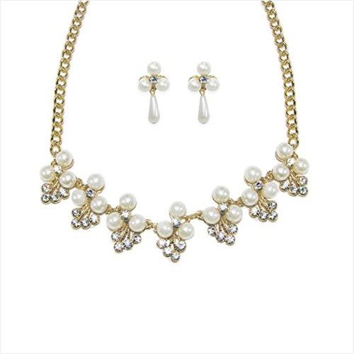 Jessica McClintock’s Gold Toned Pearl Cluster Necklace