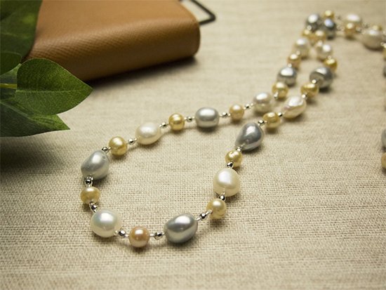 Wearing Pearls Everyday for a Glamorous Look