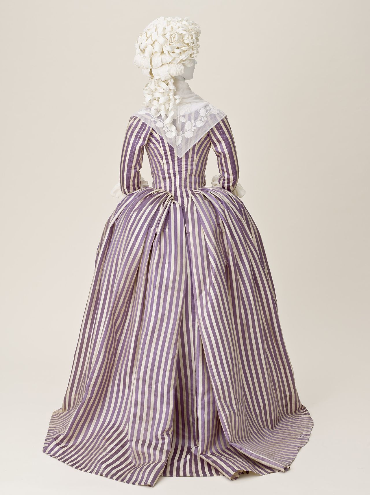Close-bodied gown or the robe à l'anglaise