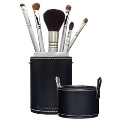 Natural and Synthetic Makeup Brushes