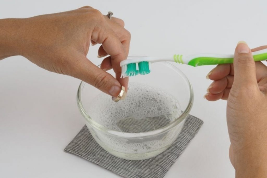 cleaning jewelry toothbrush