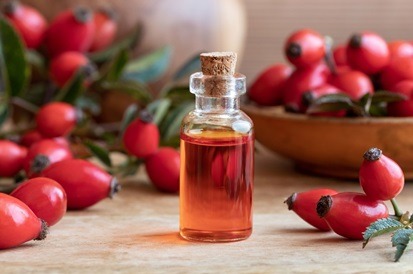 Benefits of using rosehip oil for the hair