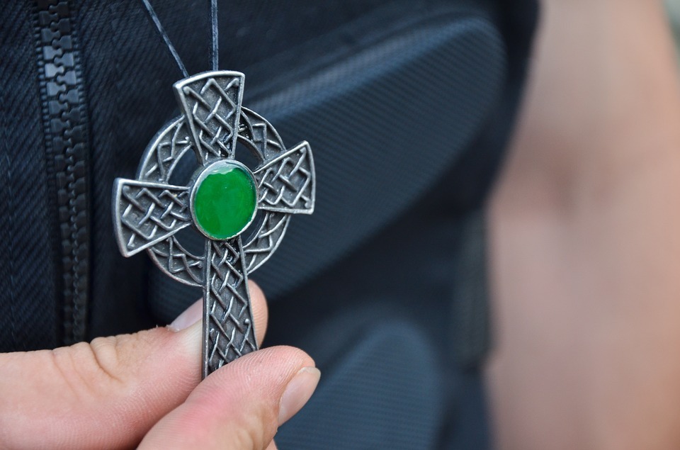 What is Christian Jewelry? How does it Relate to Christian Faith