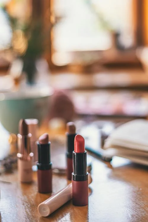Benefits of Wearing Lipstick