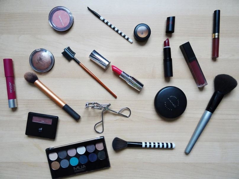 makeup tools and products