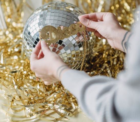 How To Throw The Best Glitz & Glam Party
